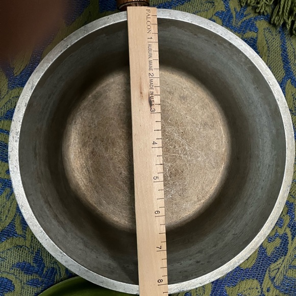 Vintage avocado Montgomery Ward Best Cast Aluminum Sauce Pan w/Lid, wood handle. - Picture 7 of 10